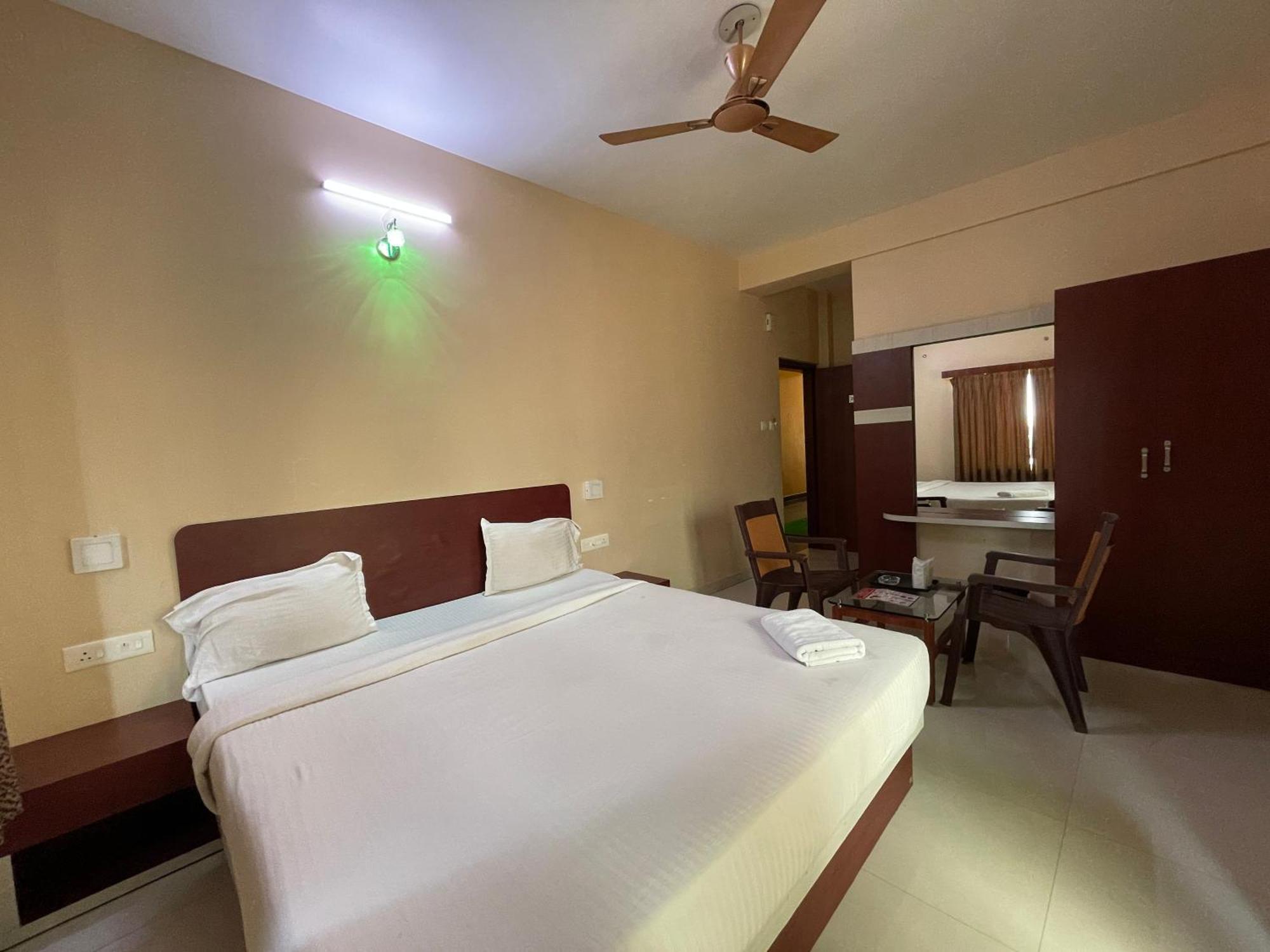 Hotel Golden Wave Пури Экстерьер фото