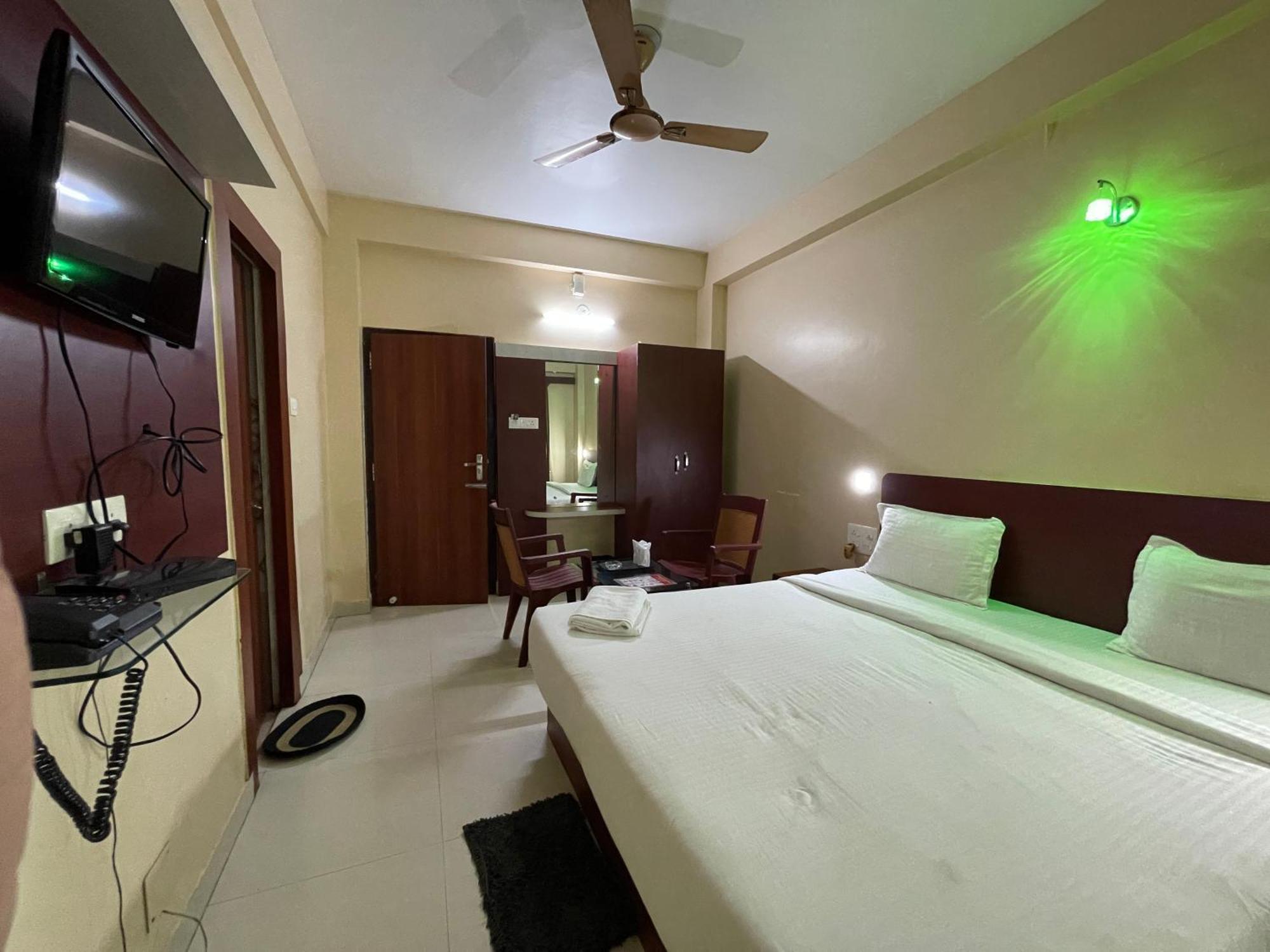 Hotel Golden Wave Пури Экстерьер фото